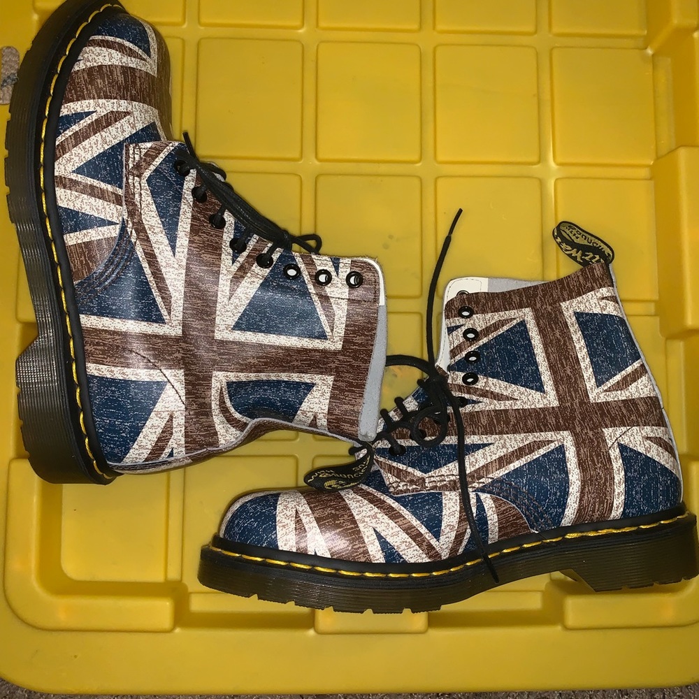 Doc Martens Pascal British Flag Women’s 9 NWOB